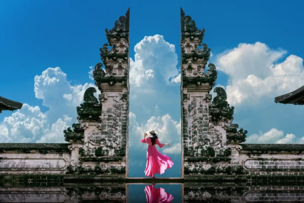 young-woman-standing-temple-gates-lempuyang-luhur-temple-bali-indonesia-vintage-tone_335224-365.jpg